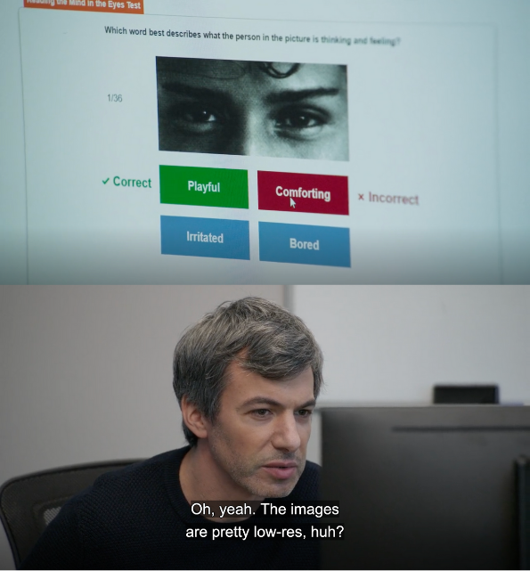 Captures d'écran de la série The Rehearsal. On y voit un extrait du test Reading the mind in the eyes, avec sur un écran d'ordinateur un visage en noir et blanc et 4 propositions (playful, comforting, irritated, bored). Nathan Fielder observe ce visage, l'air perplexe.